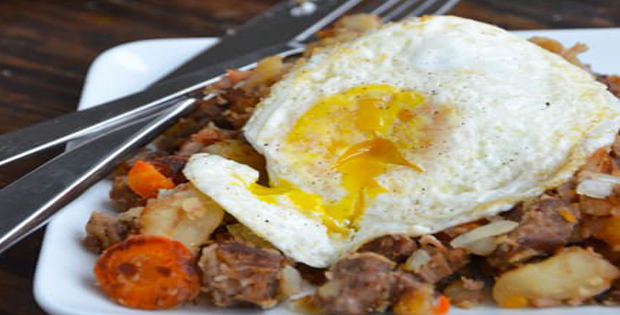 An Aromatic Crock Pot Beef and Bacon Hash