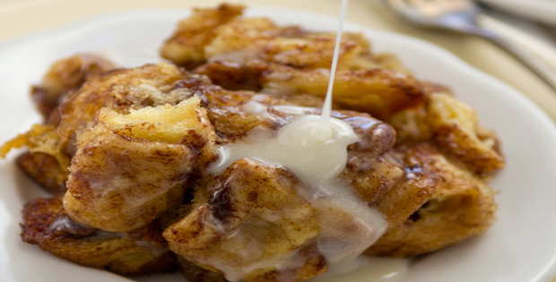 Slow Cooker Cinnamon Roll Monkey Bread