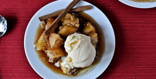 The Best Crock Pot Caramel Apple Crumble You’ll Ever Have