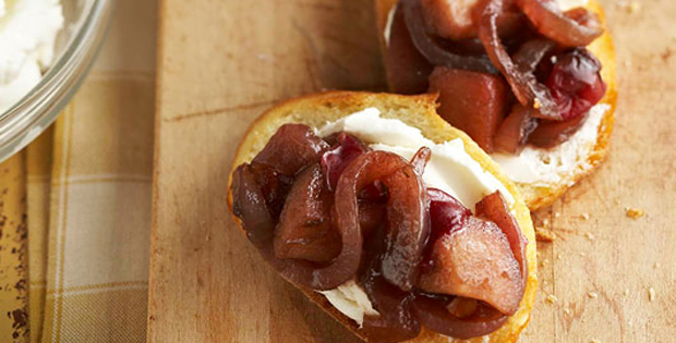 Crock Pot Caramelized Onion-and-Cranberry Cheese Toasts