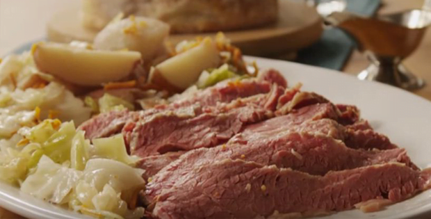 Try This Easy Slow Cooker Corned Beef And Cabbage Recipe [VIDEO]