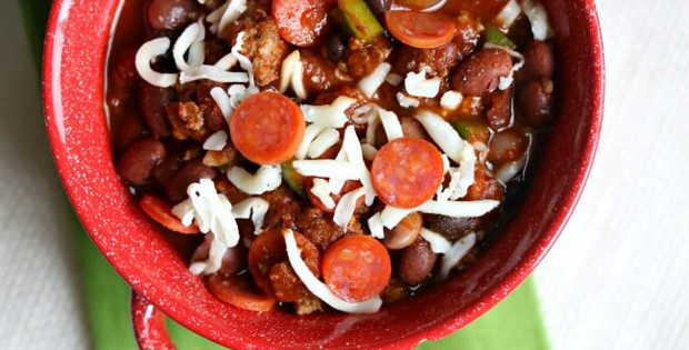 A Completely Packed Slow Cooker Pepperoni Pizza Chili [VIDEO]