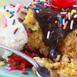 An Amazing Mouthwatering Slow Cooker Banana Split Cake