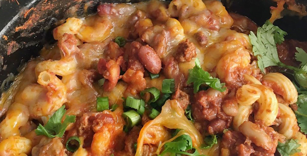 A Good O’l Slow Cooker Chili Mac ‘n Cheese