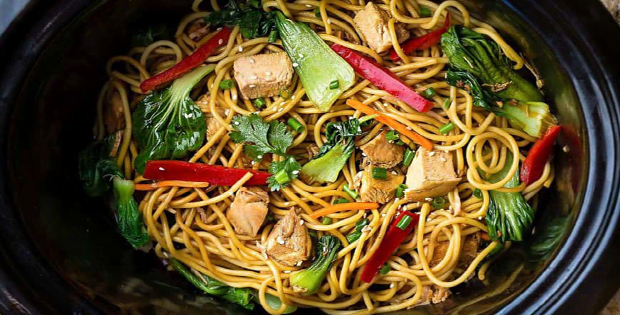 Slow Cooker Chicken Lo Mein Noodles